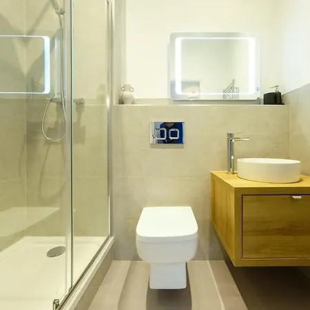Hotwells Flat 7- Hopewell * Bristol